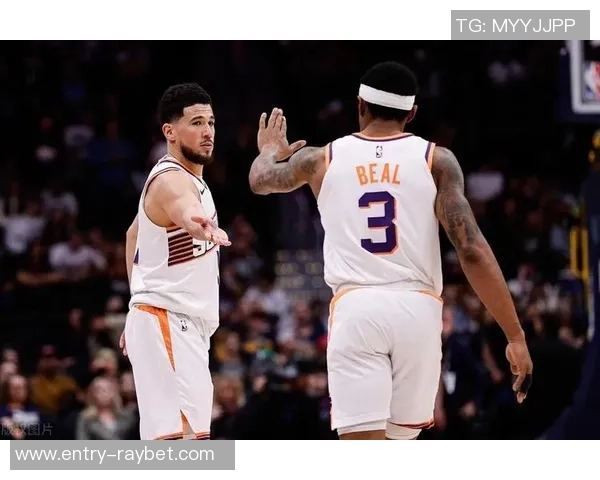 德文布克领衔太阳队冲击季后赛全力以赴展现领袖风范